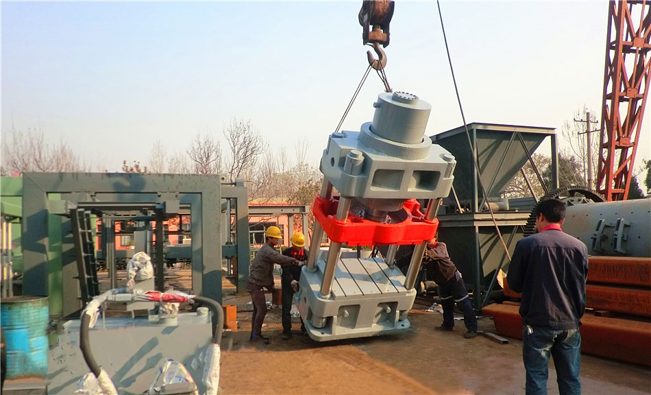 600噸三梁四柱液壓機(jī)發(fā)貨現(xiàn)場